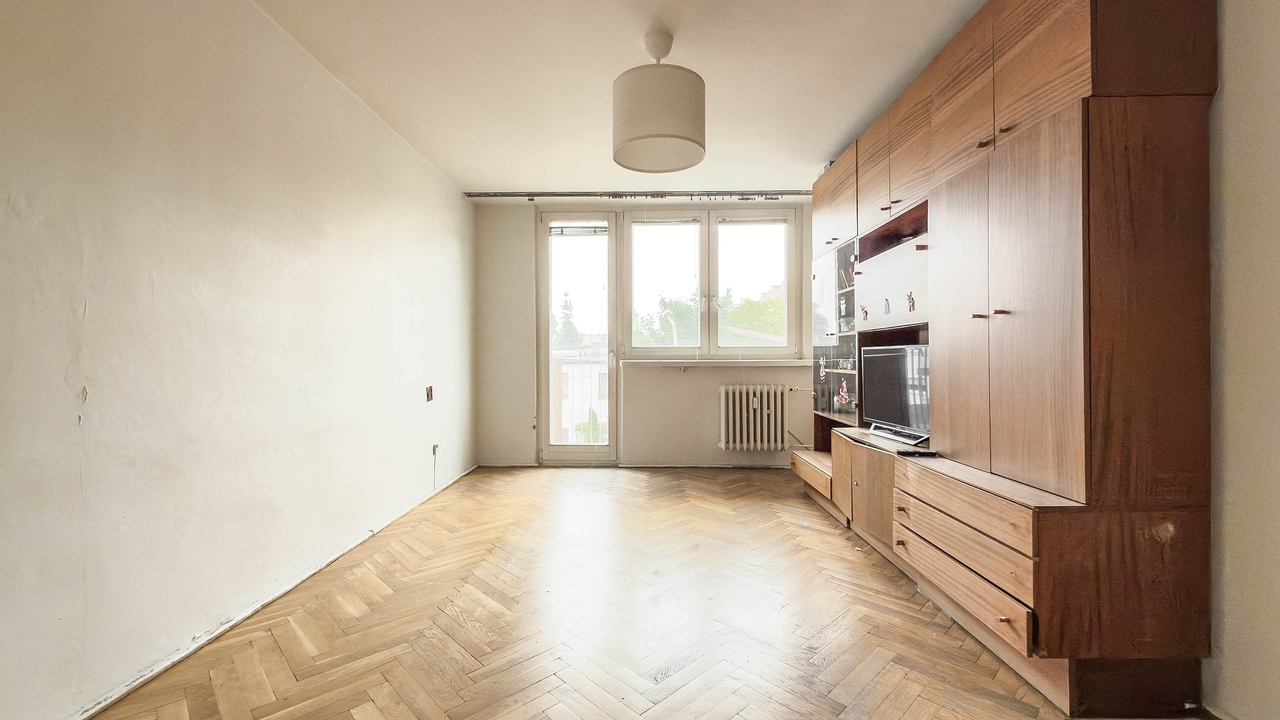 Do remontu - 3 pokojowe mieszkanie z balkonem na poznańskich Jeżycach